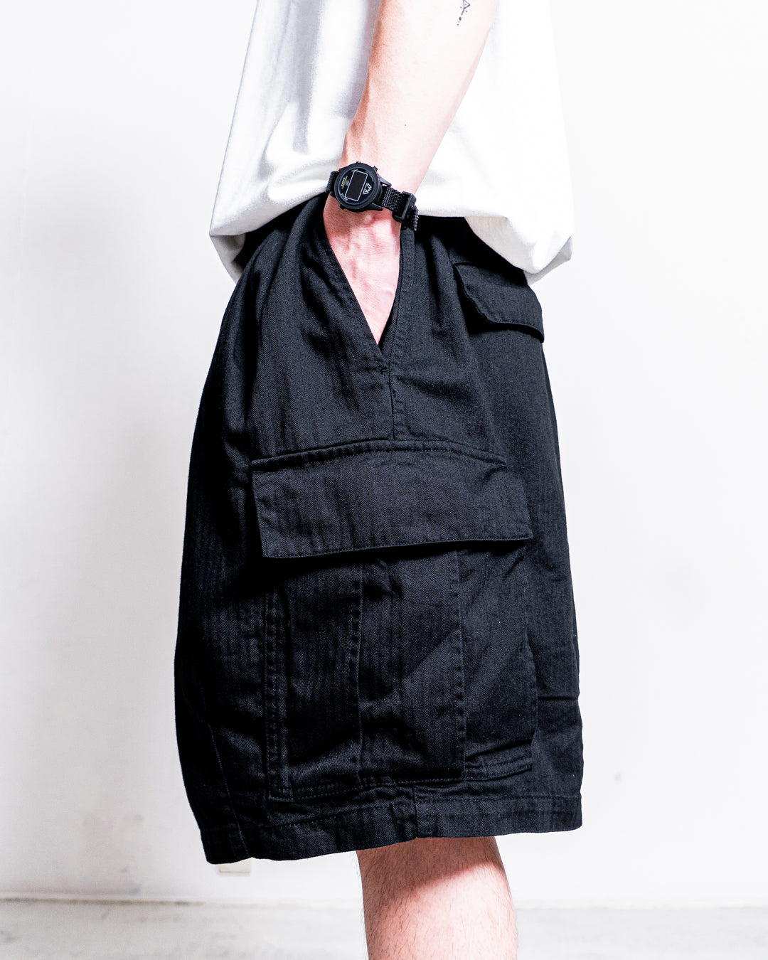 is-ness Herringbone 6-Pocket Shorts