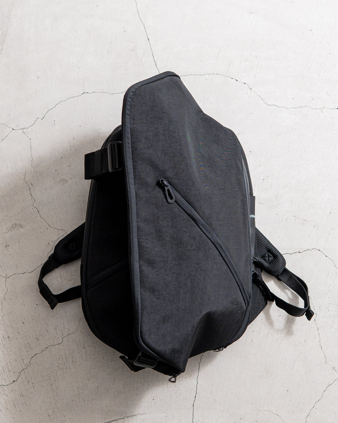 通販] cote&ciel Isar M Round Carbon Black 商品ページ – zentex