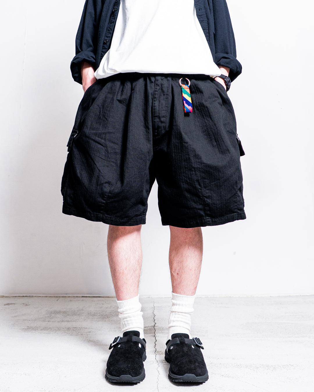 is-ness Herringbone 6-Pocket Shorts