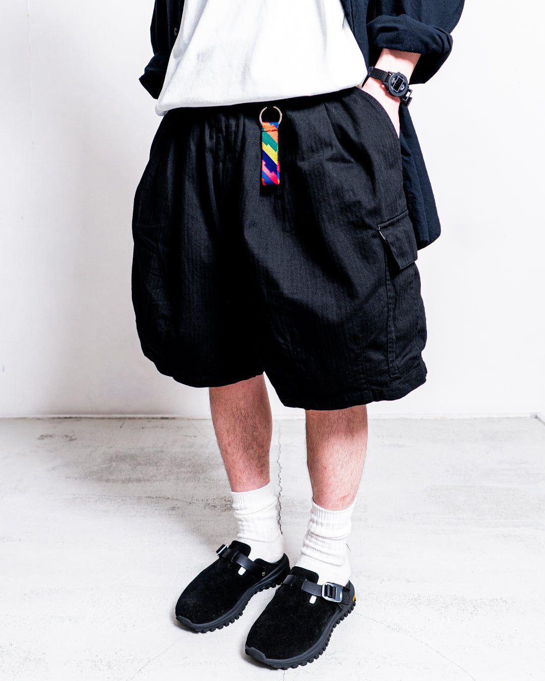 is-ness Herringbone 6-Pocket Shorts