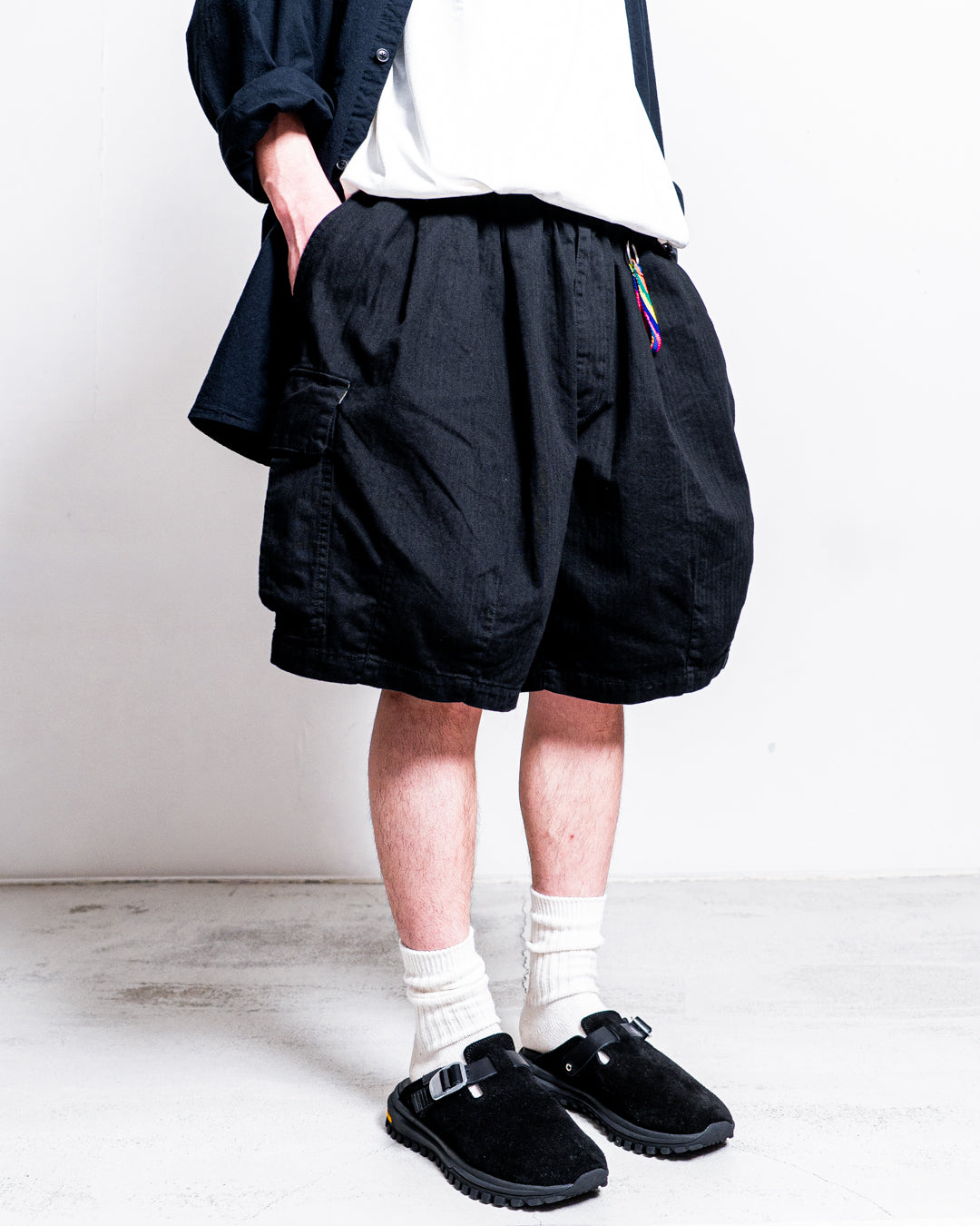 is-ness Herringbone 6-Pocket Shorts