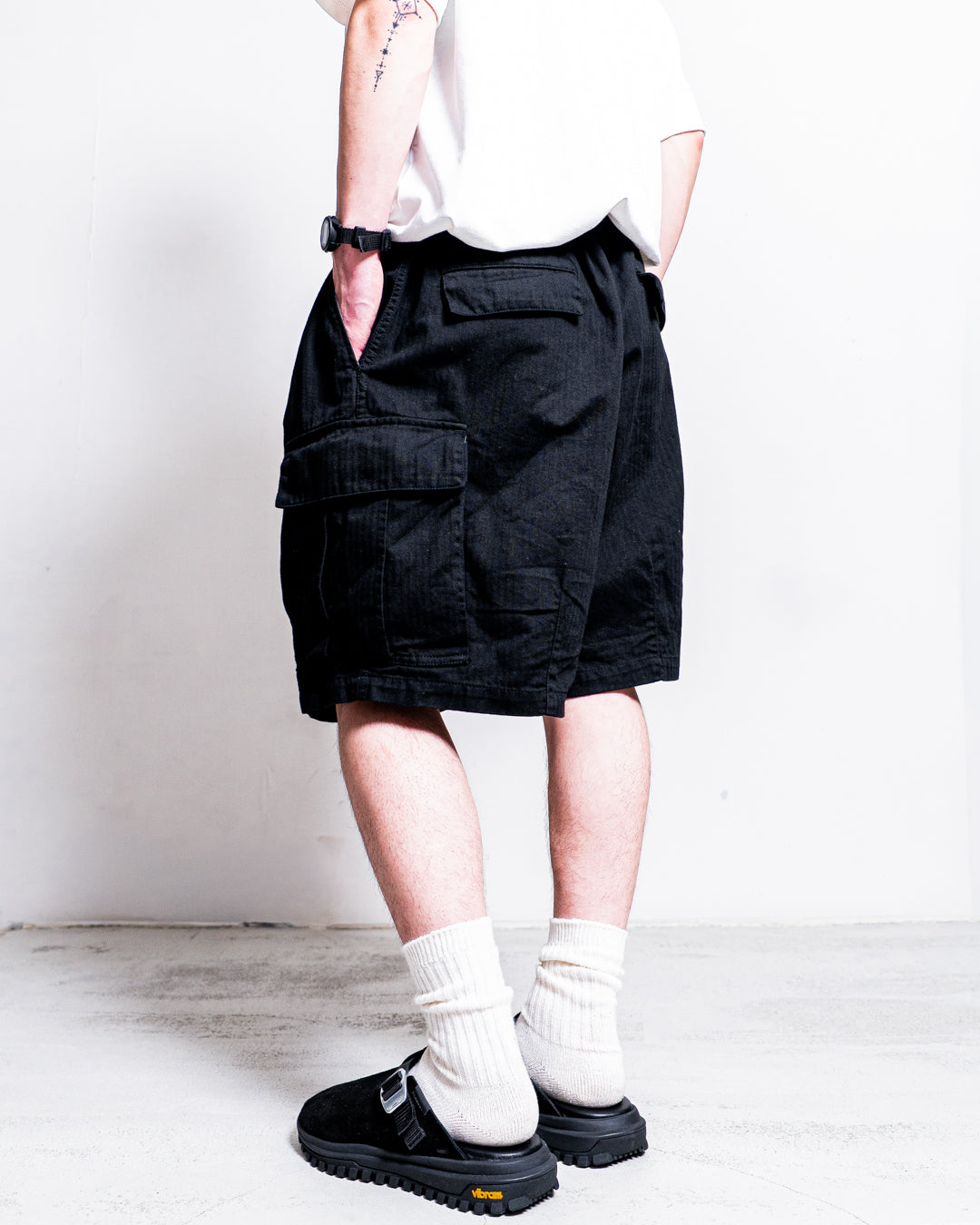 通販] is-ness(イズネス) Herringbone 6-Pocket Shorts 商品ページ
