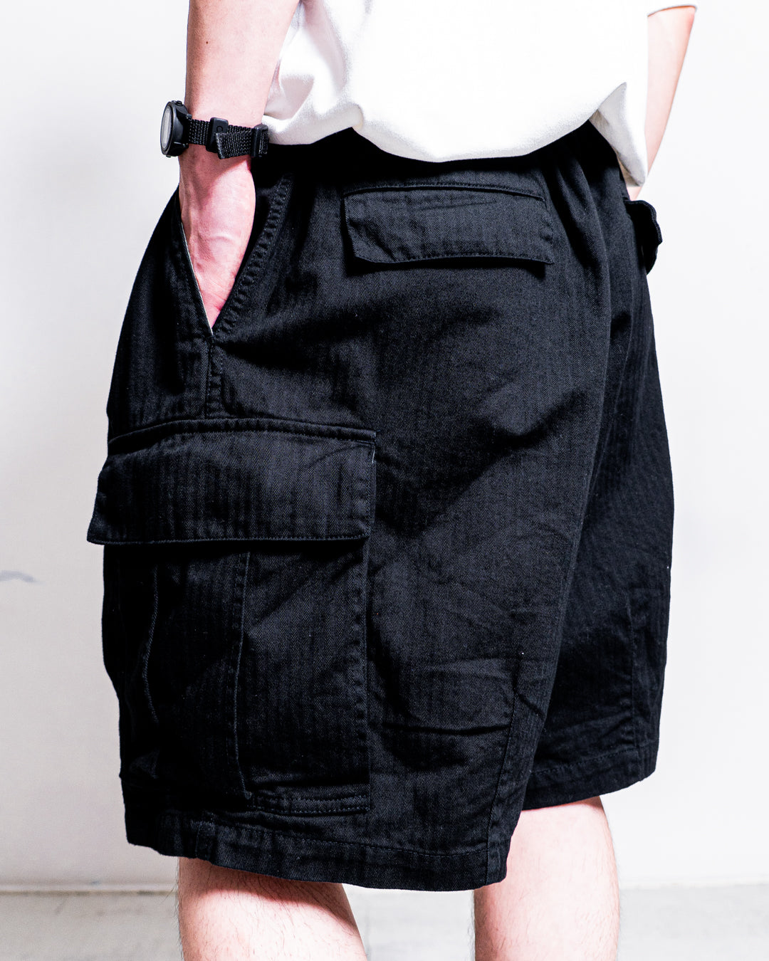 is-ness Herringbone 6-Pocket Shorts