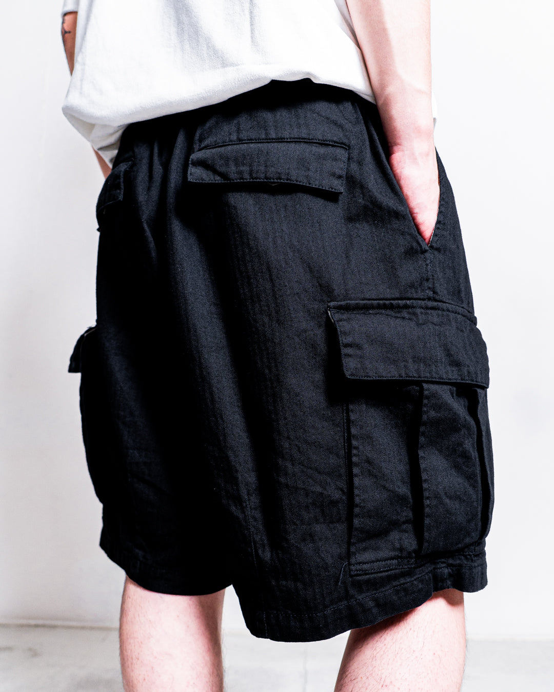 is-ness Herringbone 6-Pocket Shorts