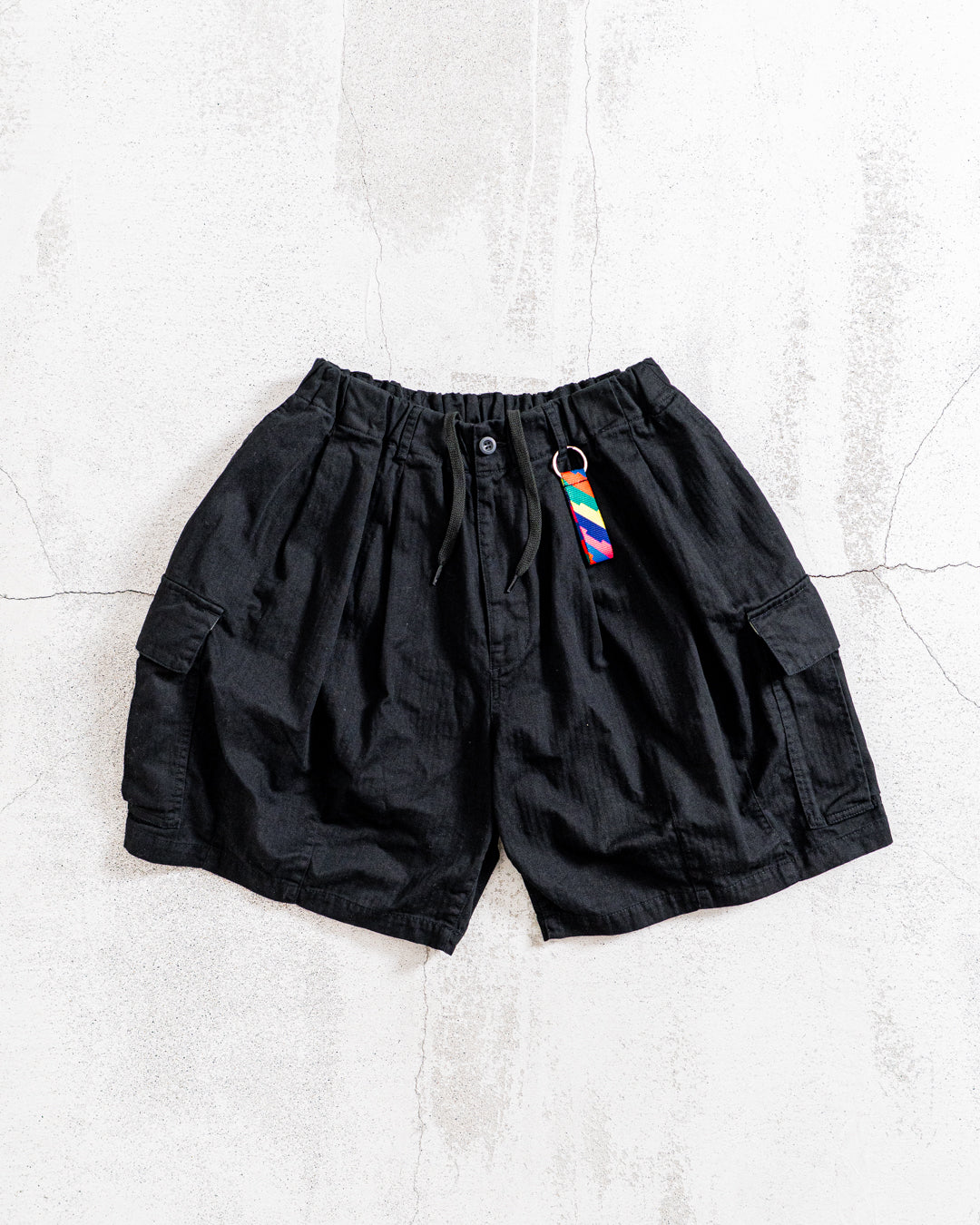 is-ness Herringbone 6-Pocket Shorts