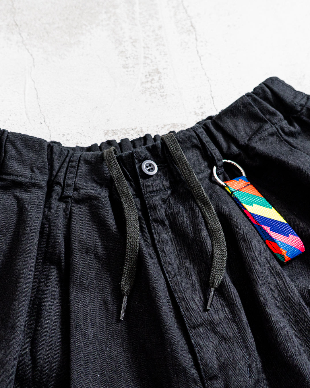 is-ness Herringbone 6-Pocket Shorts