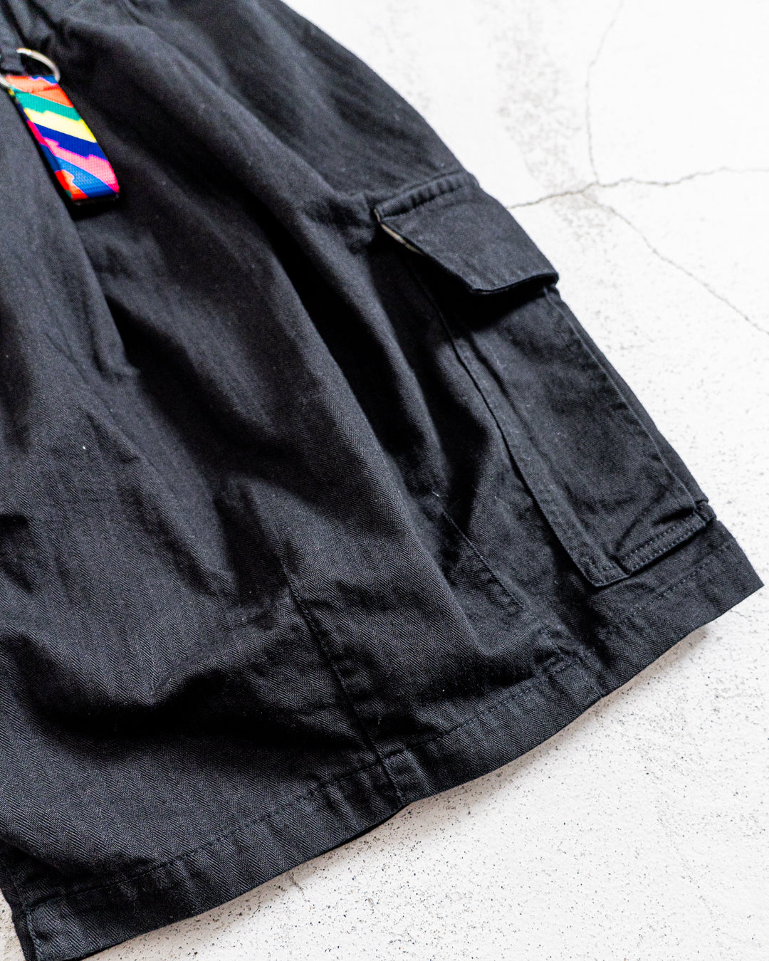 is-ness Herringbone 6-Pocket Shorts