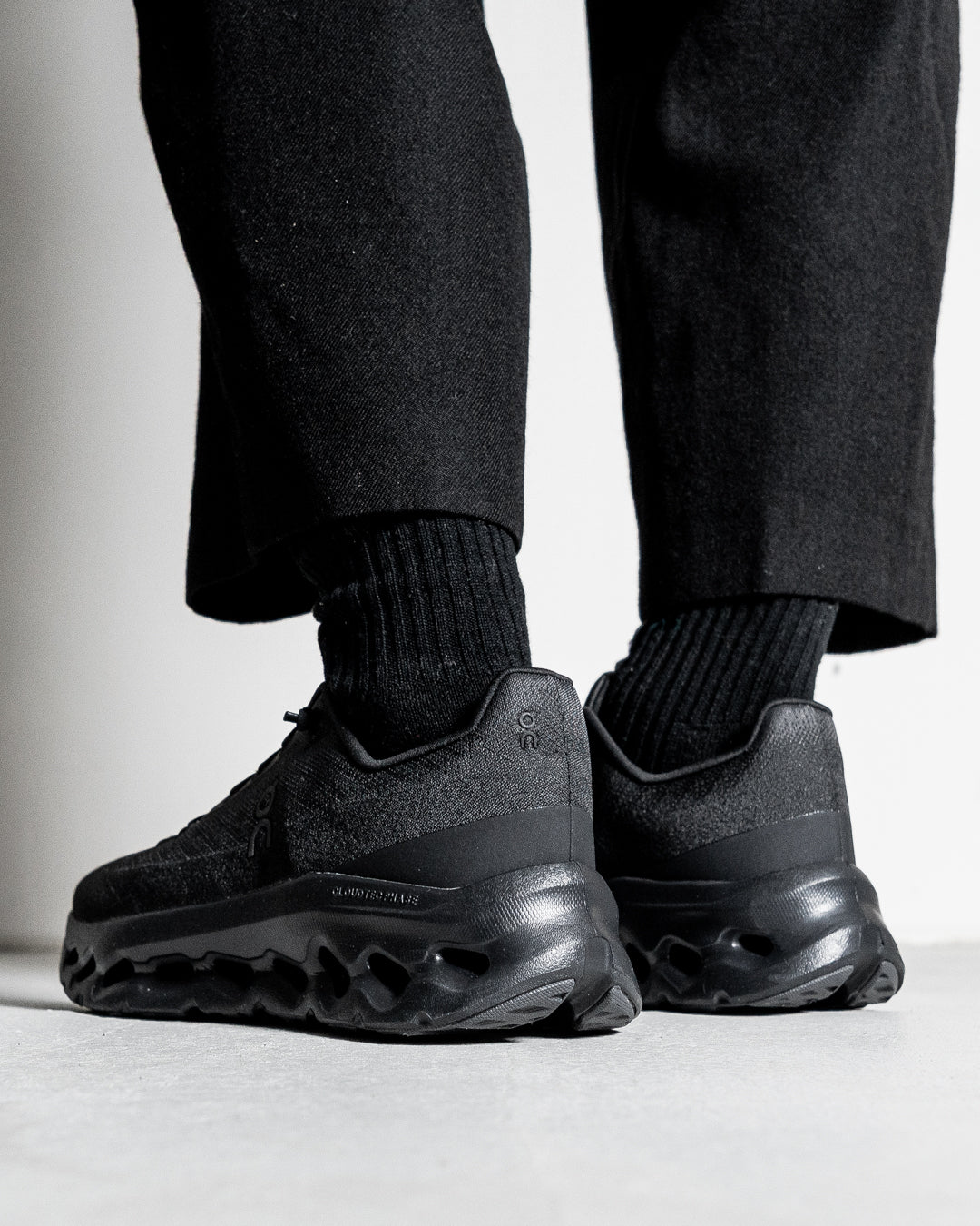 On Cloudtilt Eclipse | Black