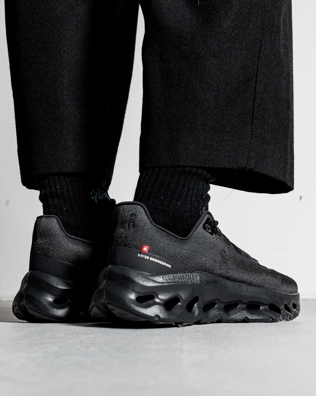 On Cloudtilt Eclipse | Black