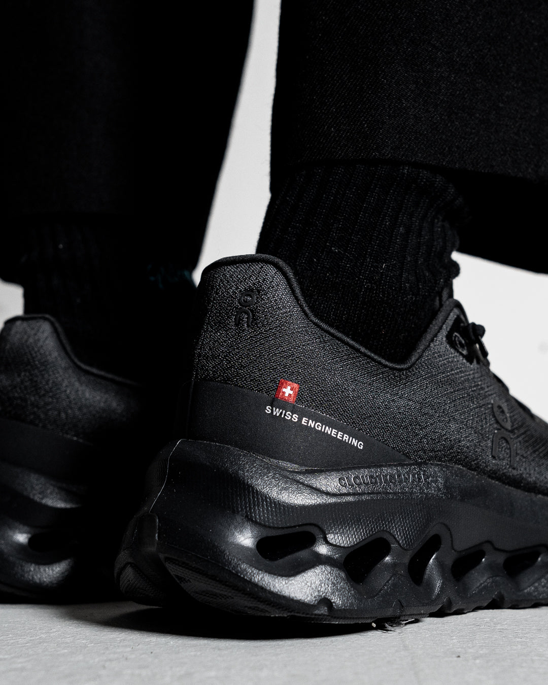 On Cloudtilt Eclipse | Black