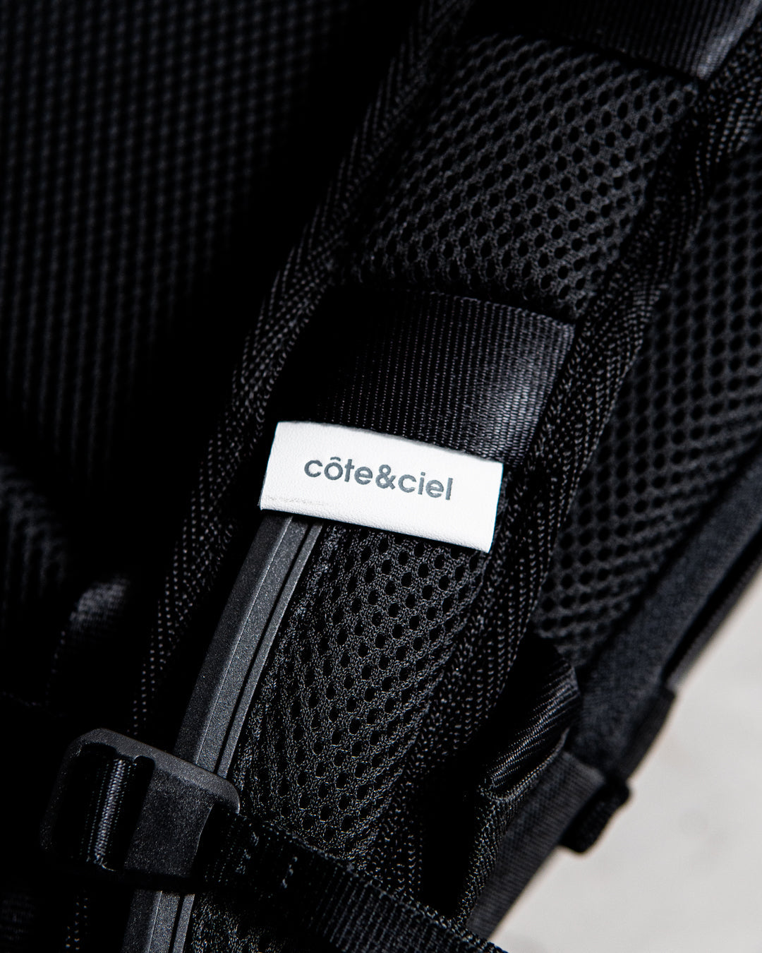 【Limited Edition】cote&ciel ISAR AIR EcoYarn Black