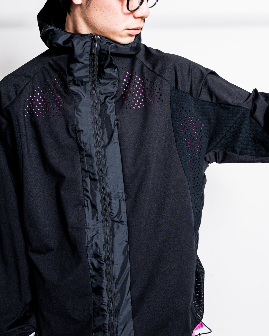White Mountaineering コントラステッドジップアップ 通販] White Mountaineering (ホワイトマウンテニアリング) ZIP UP