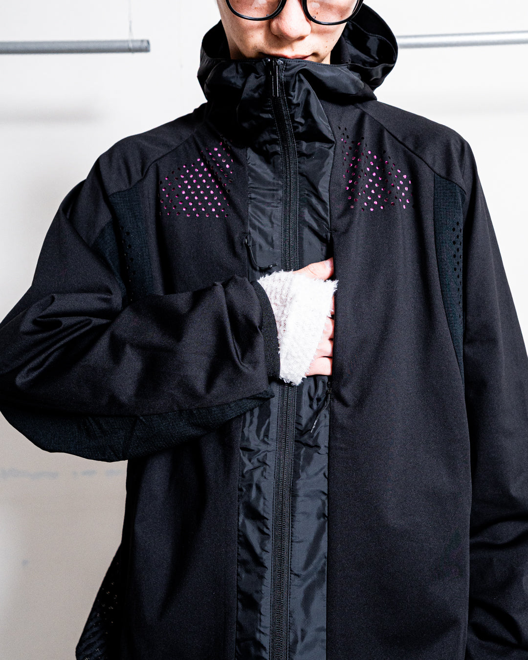 White Mountaineering コントラステッドジップアップ 通販] White Mountaineering (ホワイトマウンテニアリング) ZIP UP
