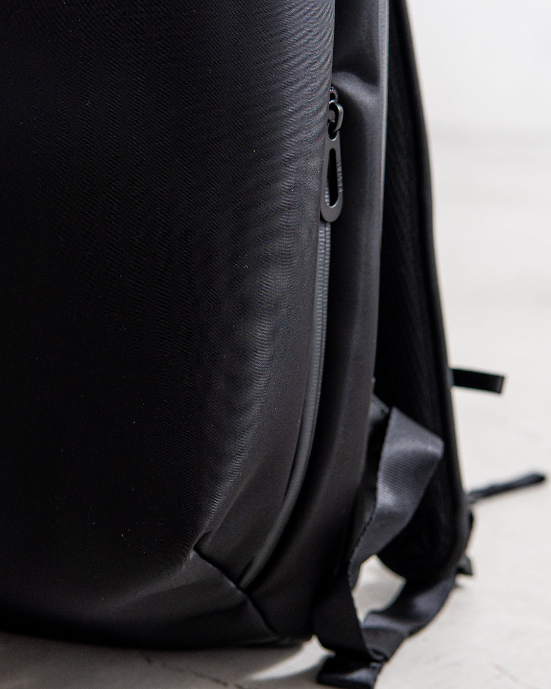 cote&ciel Saru Sleek Black