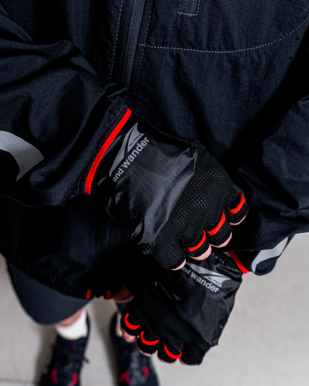 【collabolation】ALTRA × and wander half finger 2way glove