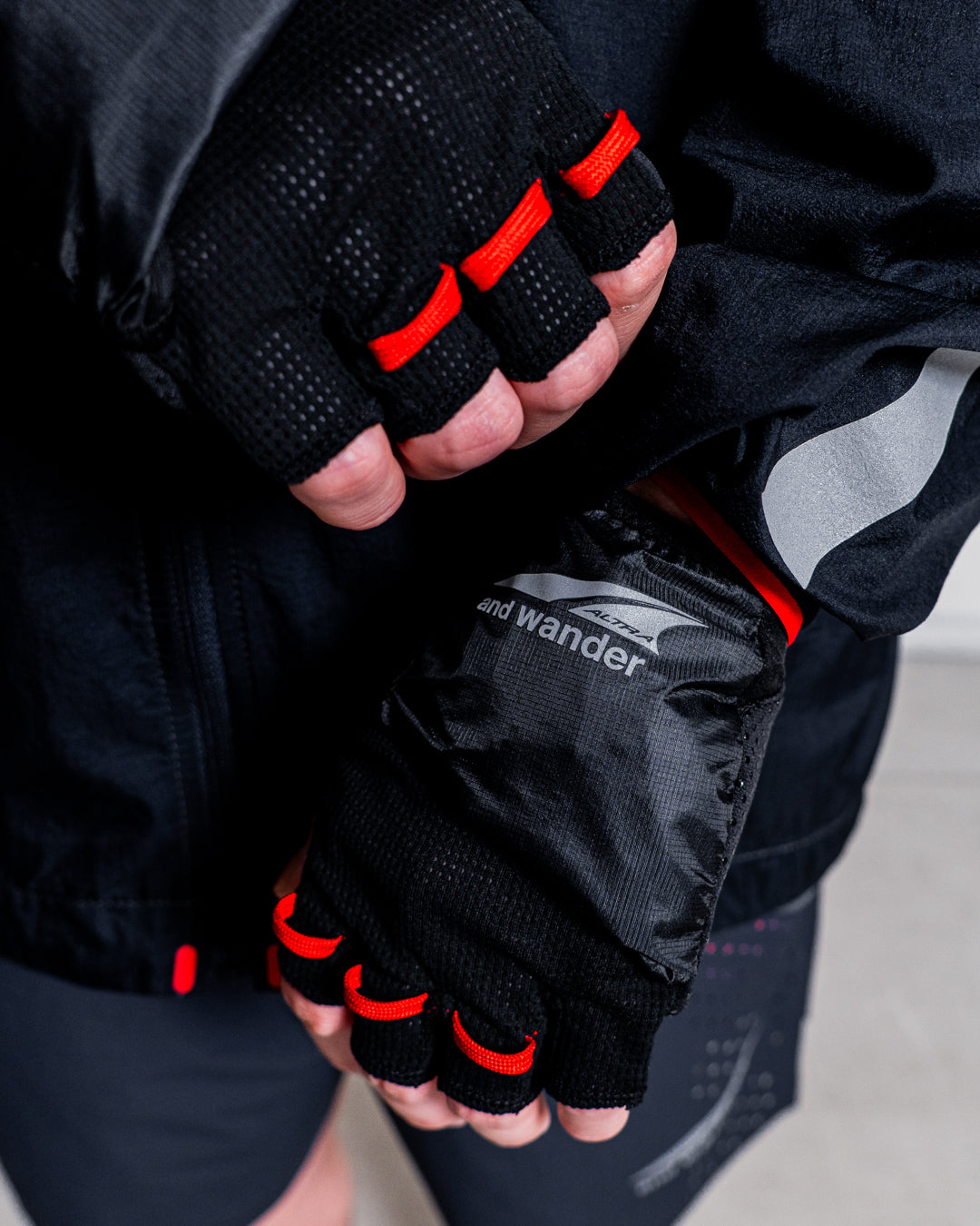 【collabolation】ALTRA × and wander half finger 2way glove
