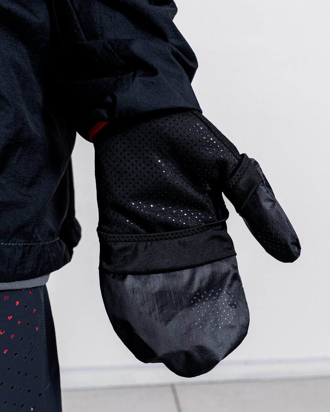 【collabolation】ALTRA × and wander half finger 2way glove