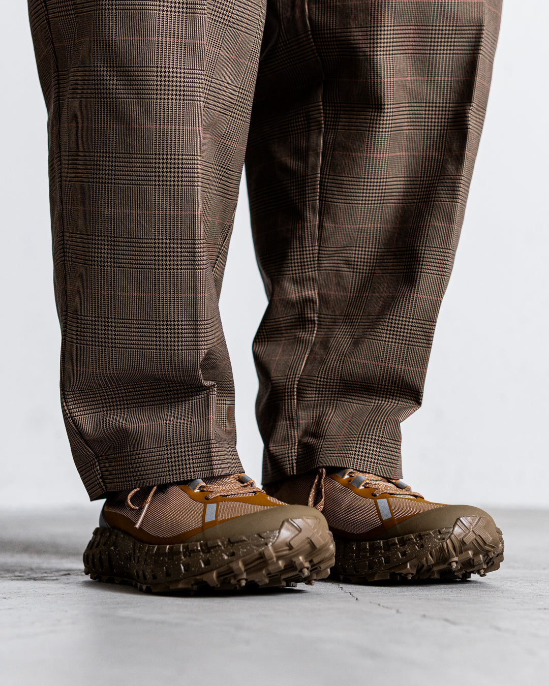 【limited】HUNTING WORLD CRAFTED BY DESCENTE.LAB ATY STRETCH WOVEN ONE TUCK CURVE PANTS