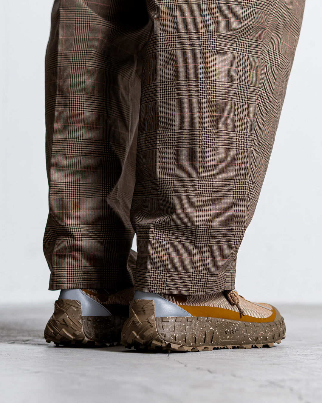 【limited】HUNTING WORLD CRAFTED BY DESCENTE.LAB ATY STRETCH WOVEN ONE TUCK CURVE PANTS