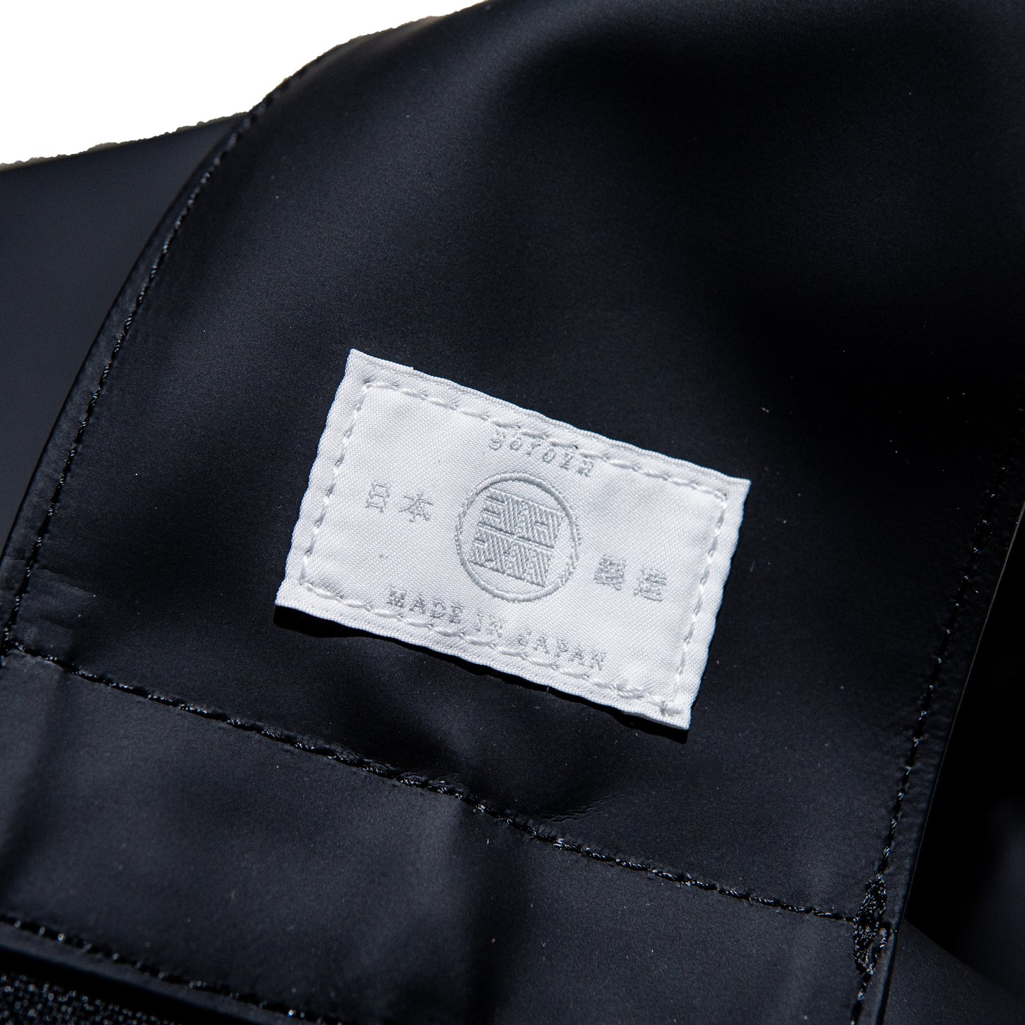 TASUKI SHOULDER <NO.2> Available in avariety of materials.