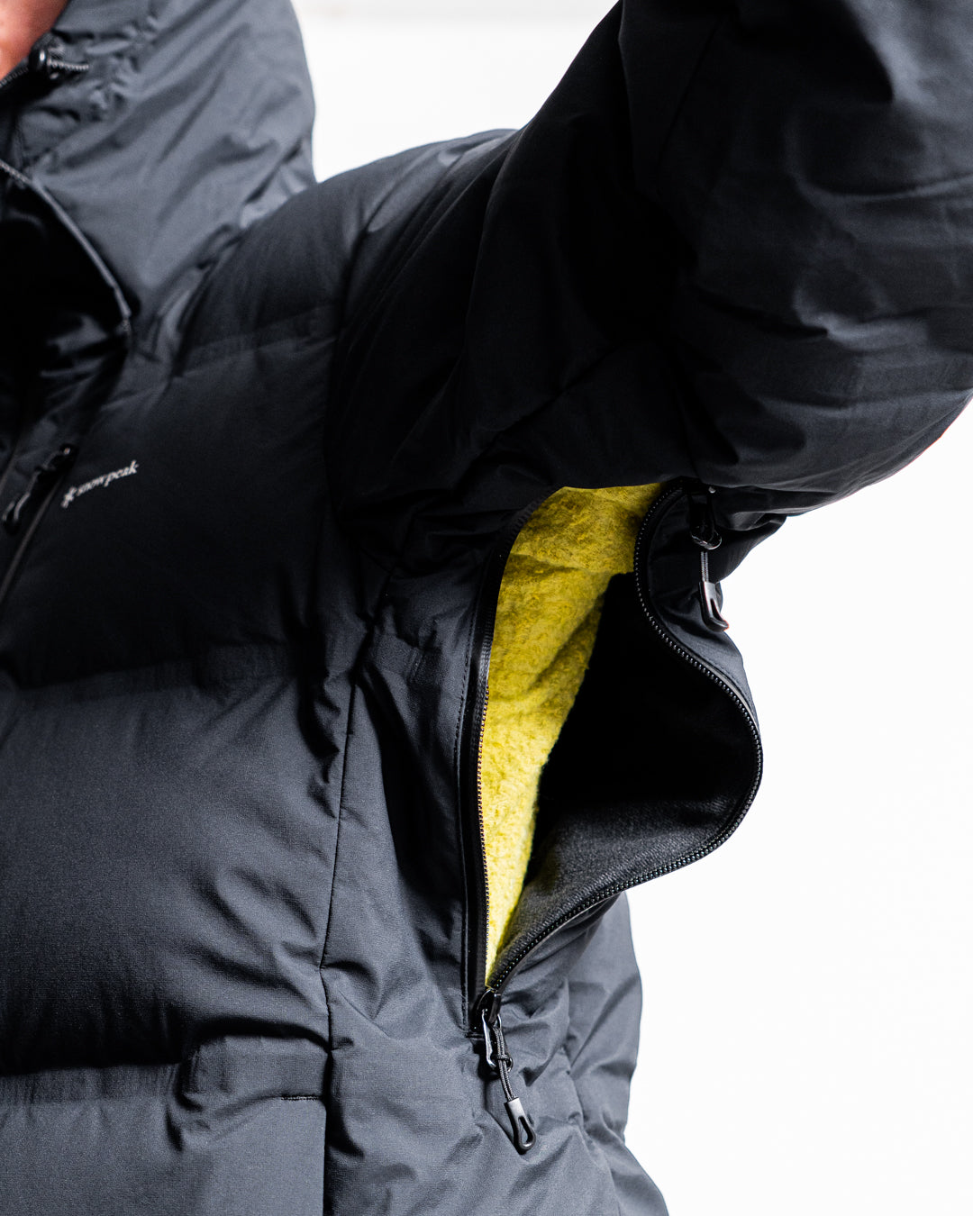 snow peak Seamless Hooded Down Jacket