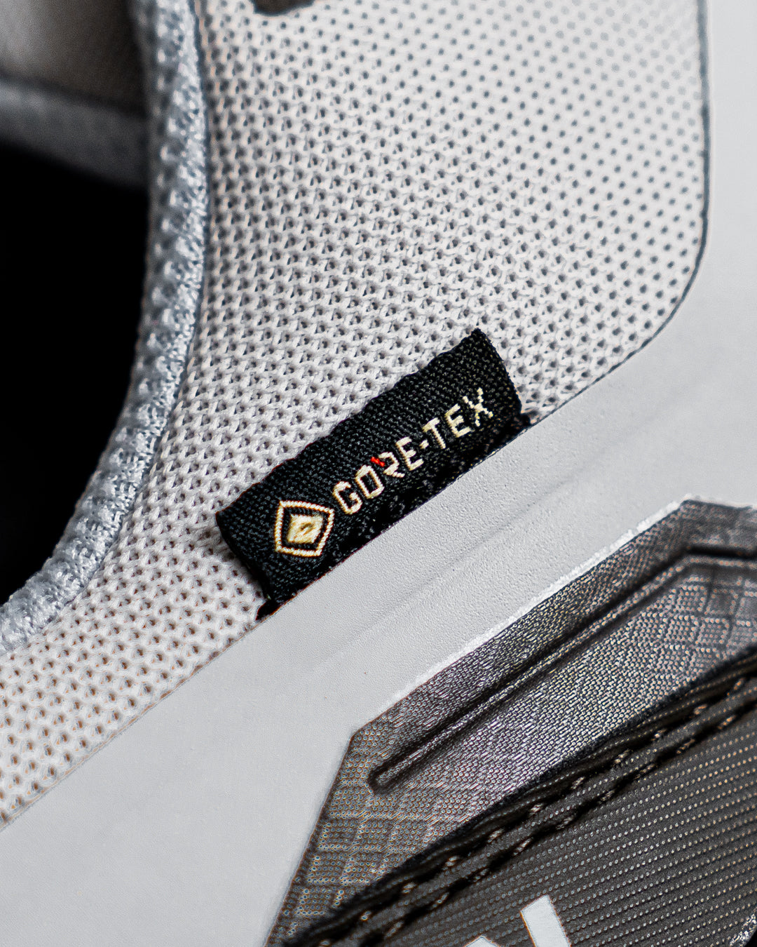 SALOMON X ULTRA 360 GORE-TEX GORAIKO