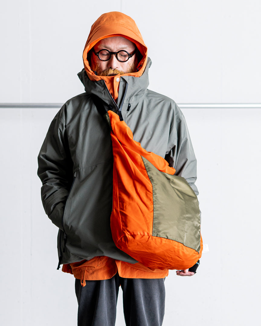 CMF OUTDOOR GARMENT ROLL BAG