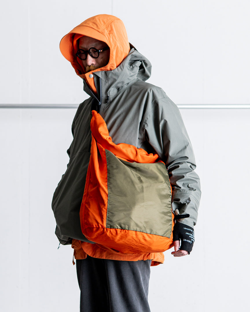 CMF OUTDOOR GARMENT ROLL BAG