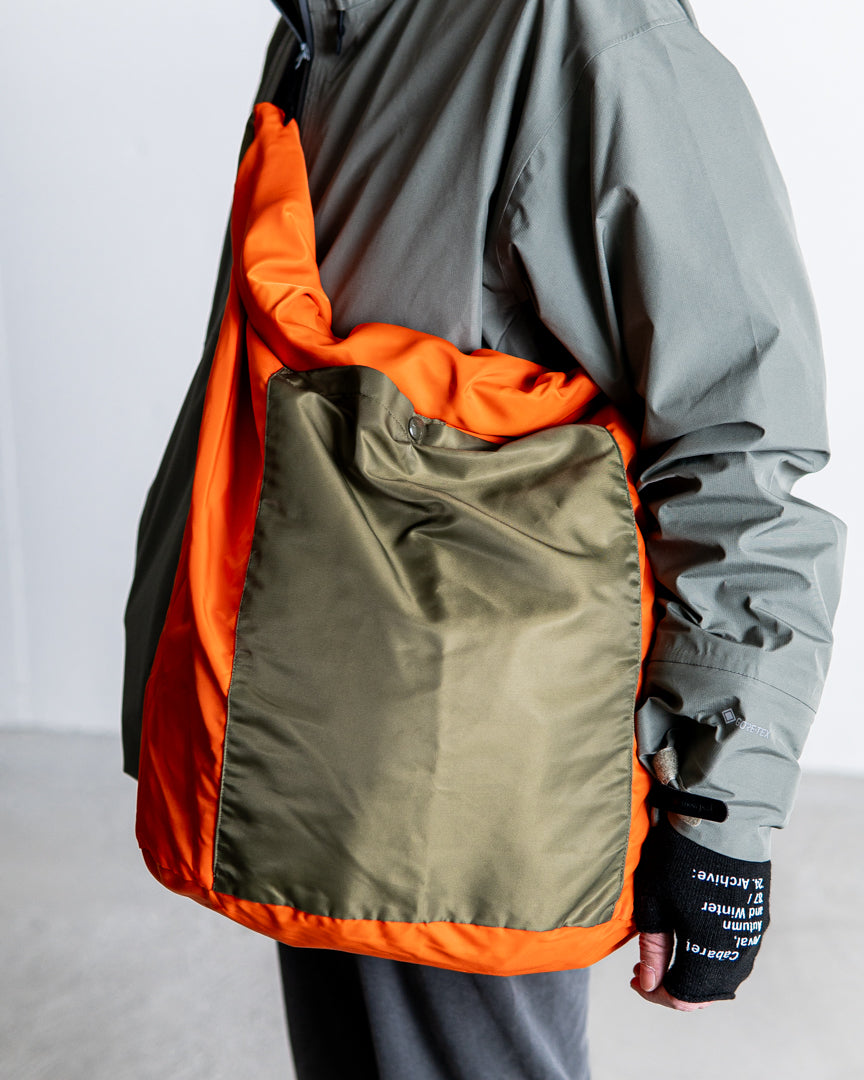 CMF OUTDOOR GARMENT ROLL BAG