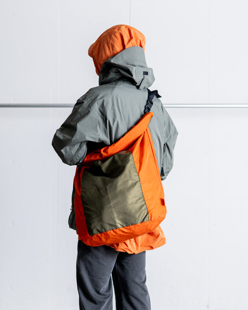 CMF OUTDOOR GARMENT ROLL BAG