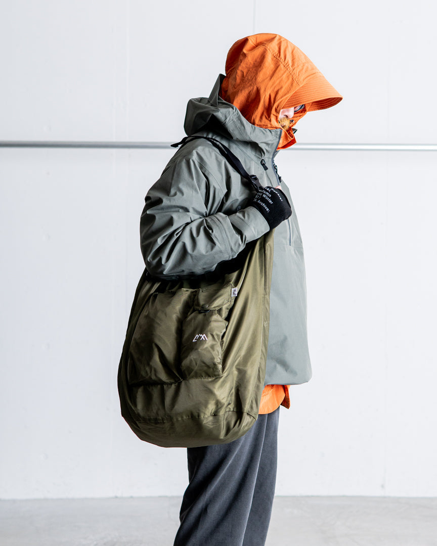 CMF OUTDOOR GARMENT ROLL BAG