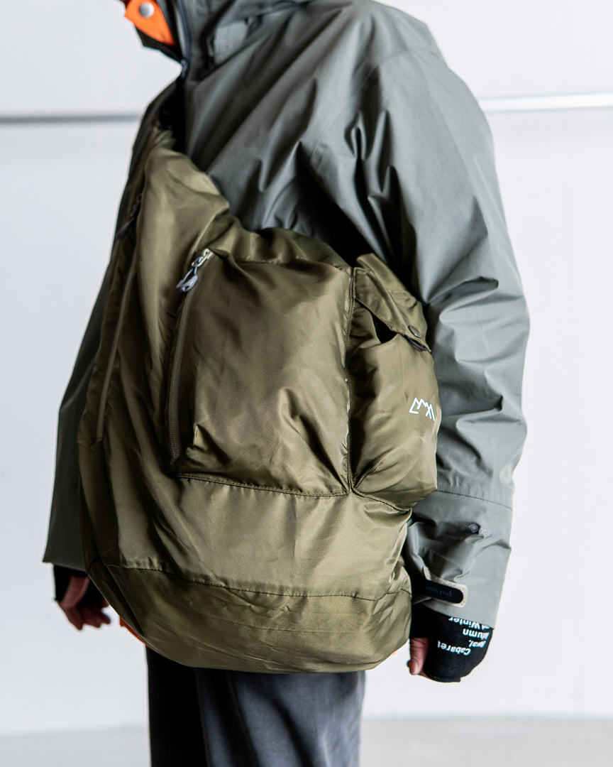 CMF OUTDOOR GARMENT ROLL BAG