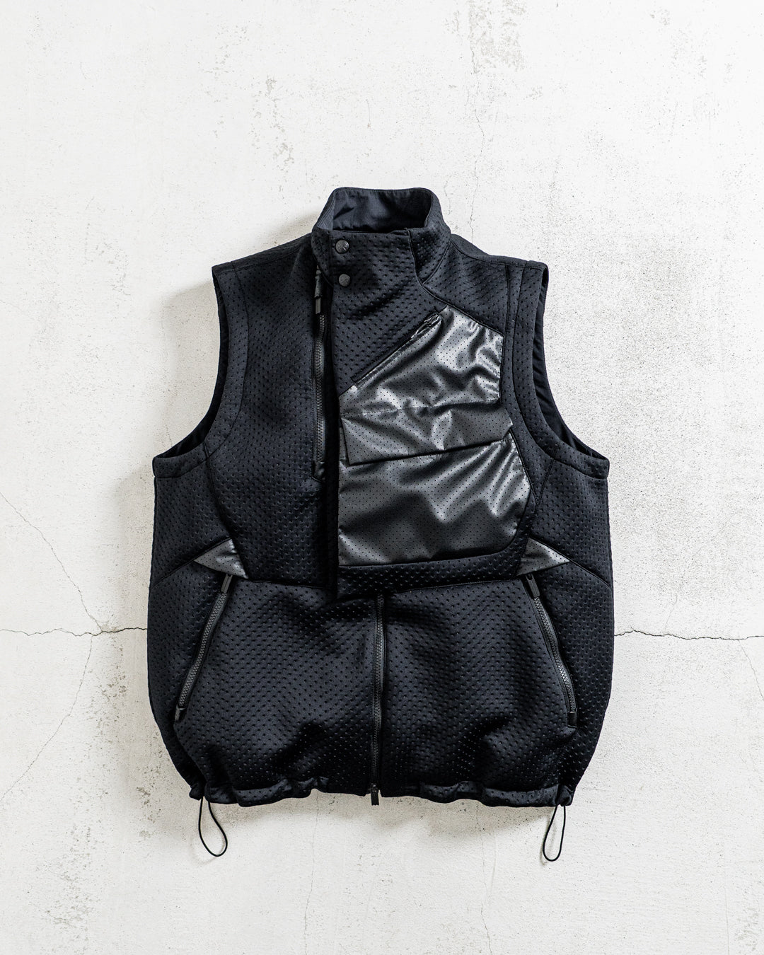 White Mountaineering PUNCHING ASYMMETRY VEST