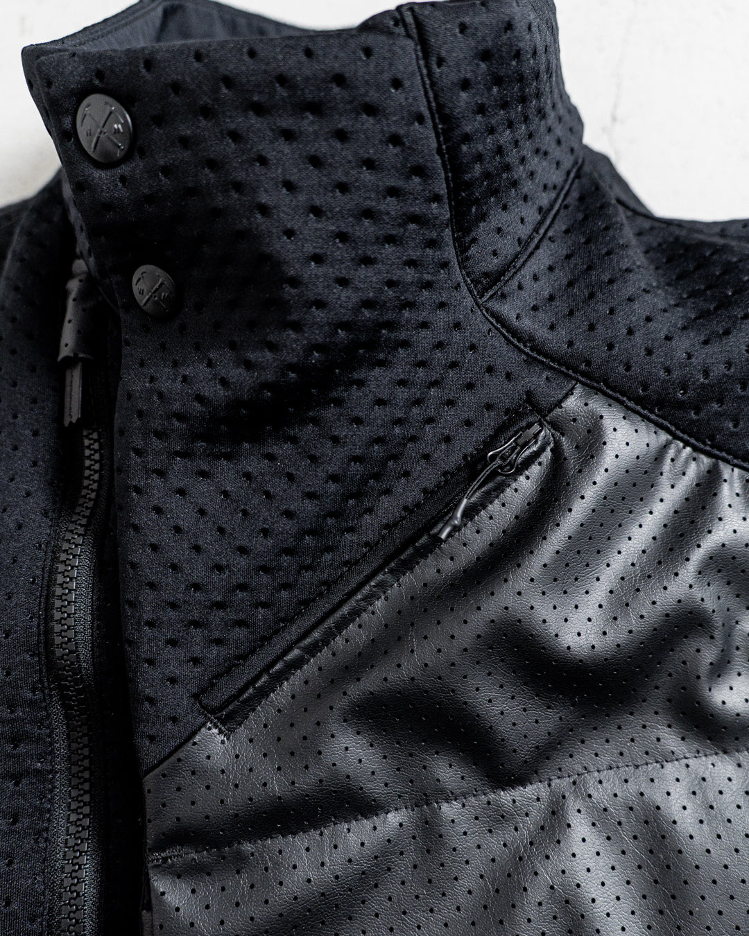 White Mountaineering PUNCHING ASYMMETRY VEST