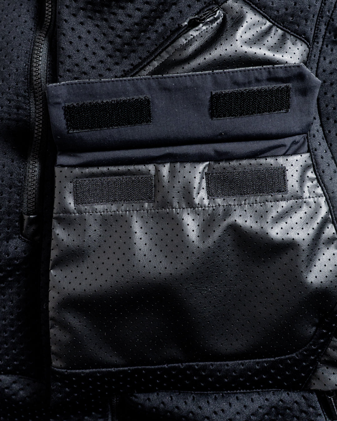White Mountaineering PUNCHING ASYMMETRY VEST