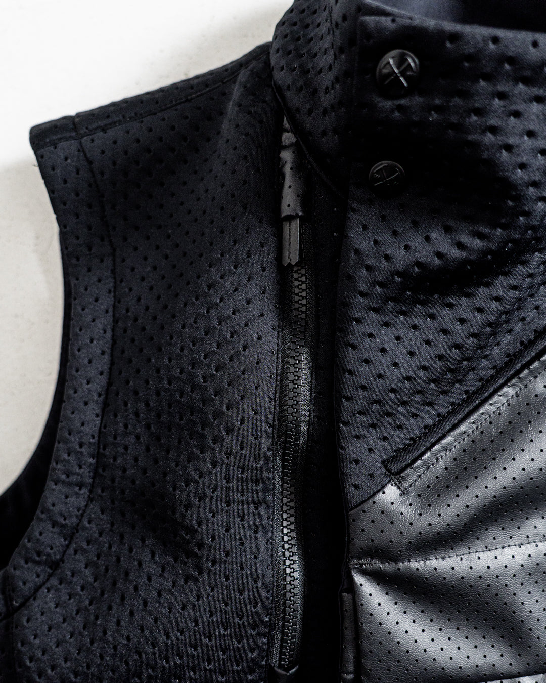 White Mountaineering PUNCHING ASYMMETRY VEST