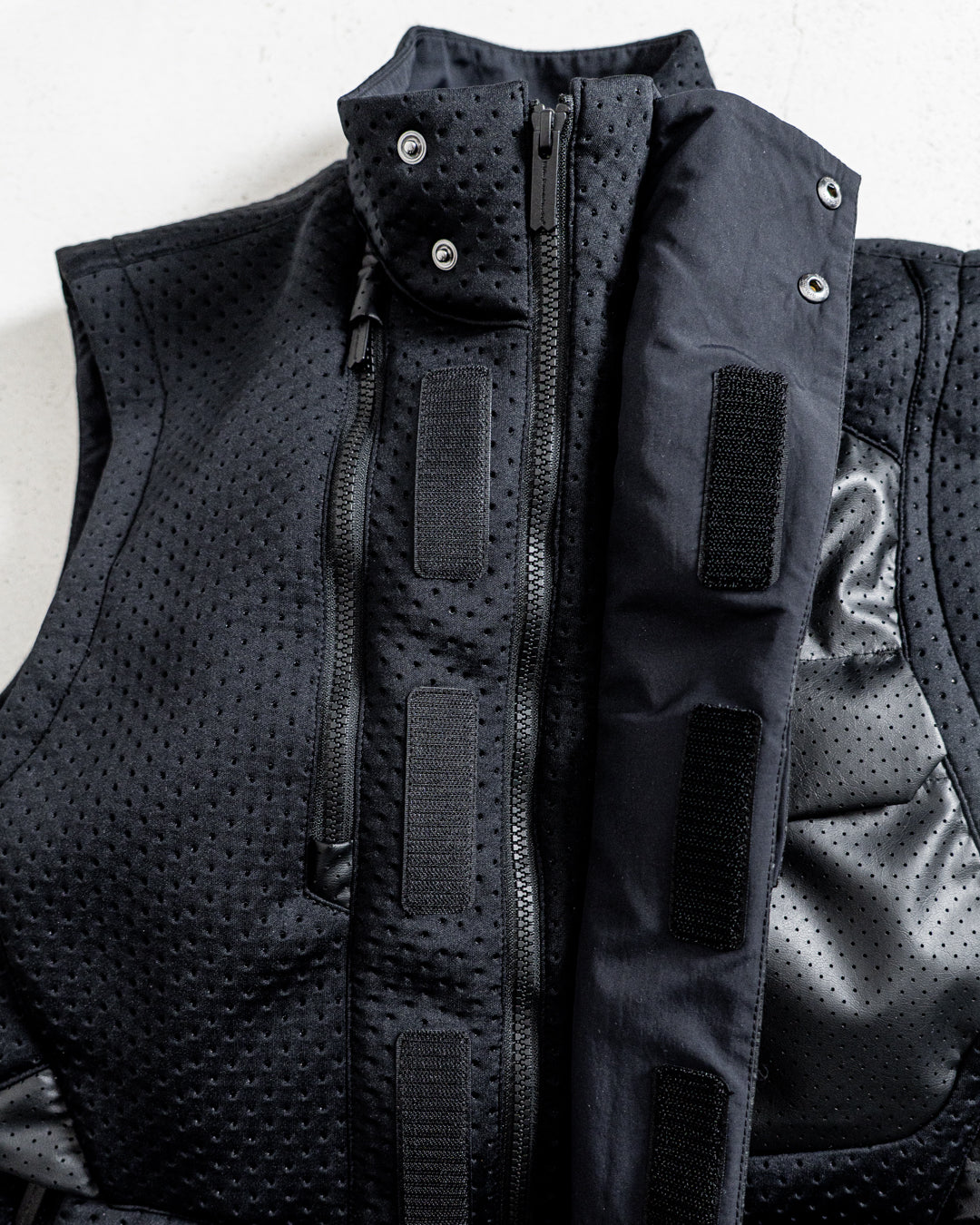 White Mountaineering PUNCHING ASYMMETRY VEST