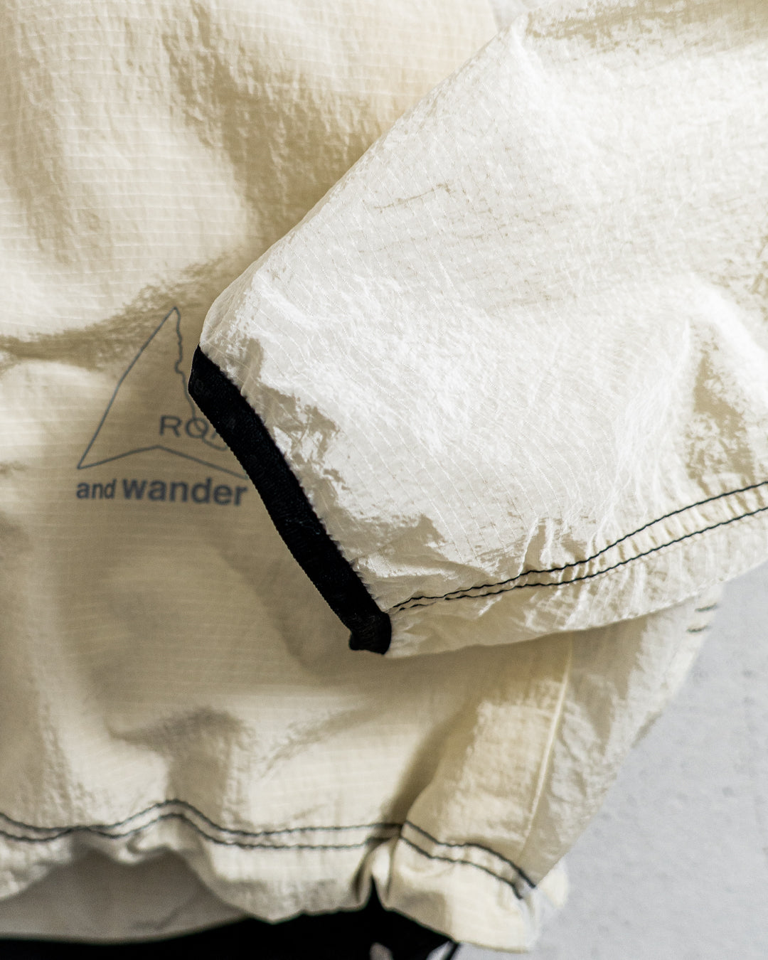 【collabolation】ROA × and wander ripstop wind jacket