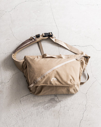 CMF OUTDOOR GARMENT MESSENGER BAG SMOOTH NYLON