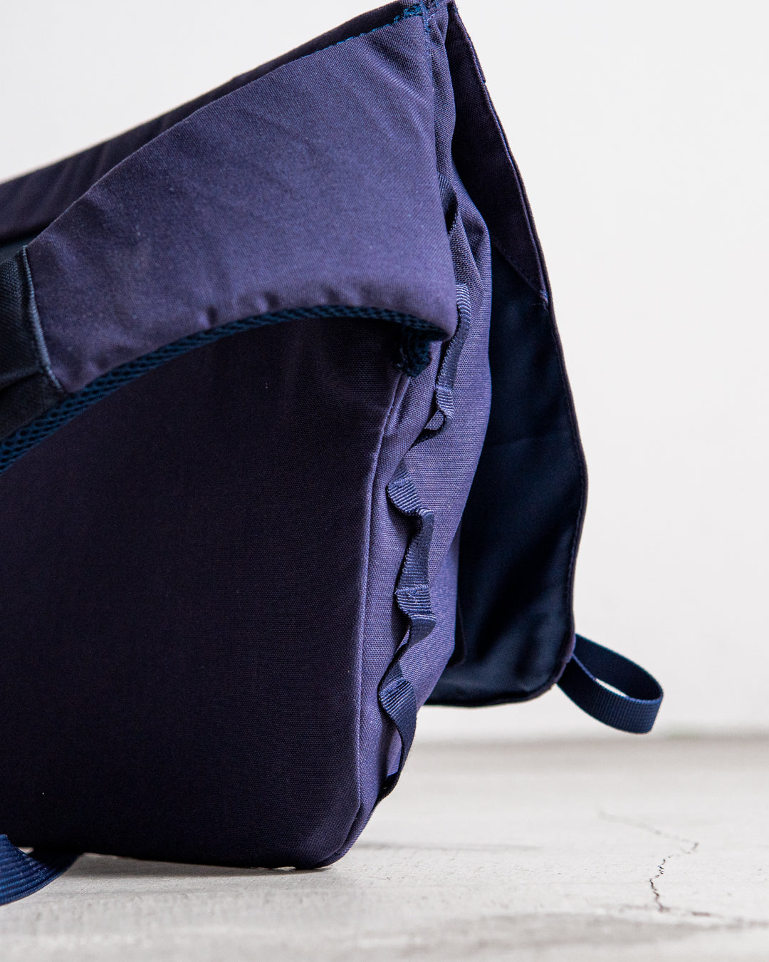 CMF OUTDOOR GARMENT MESSENGER BAG SMOOTH NYLON