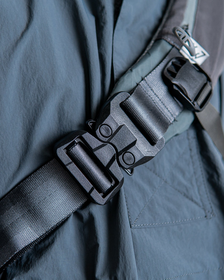 CMF OUTDOOR GARMENT MESSENGER BAG X-PAC