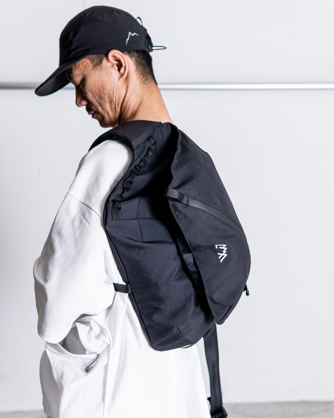 CMF OUTDOOR GARMENT MESSENGER BAG SMOOTH NYLON