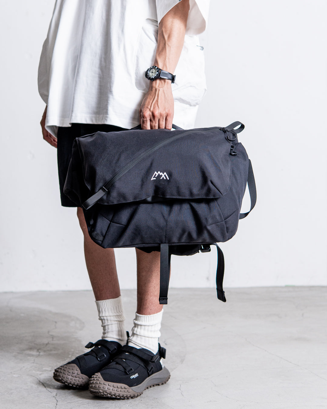 CMF OUTDOOR GARMENT MESSENGER BAG SMOOTH NYLON