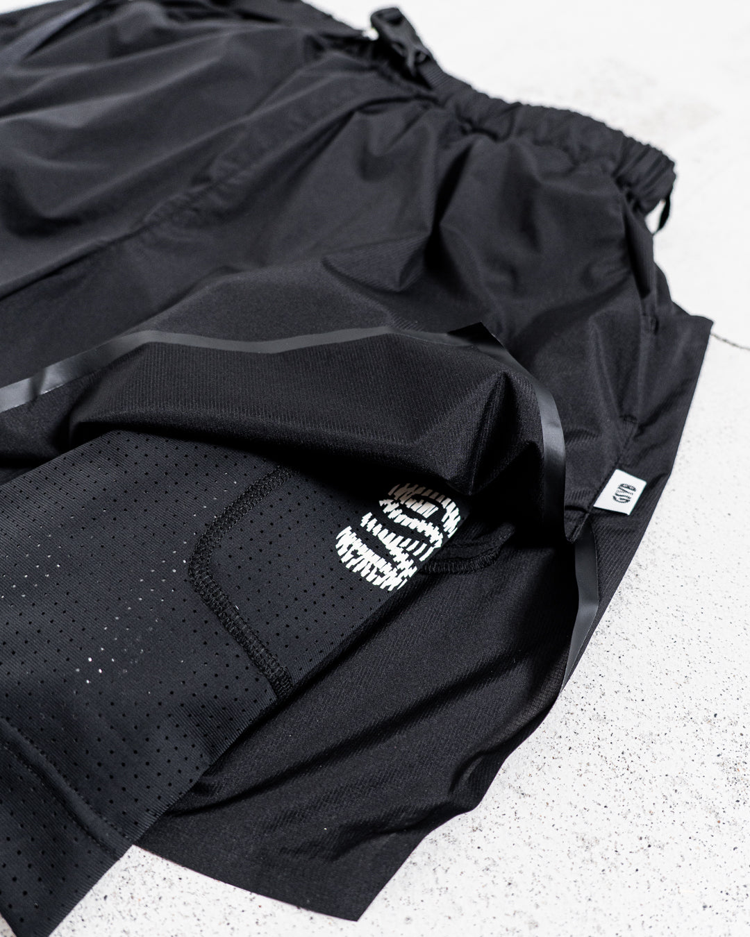 GSYB by CMF OUTDOOR GARMENT RUN SHORTS