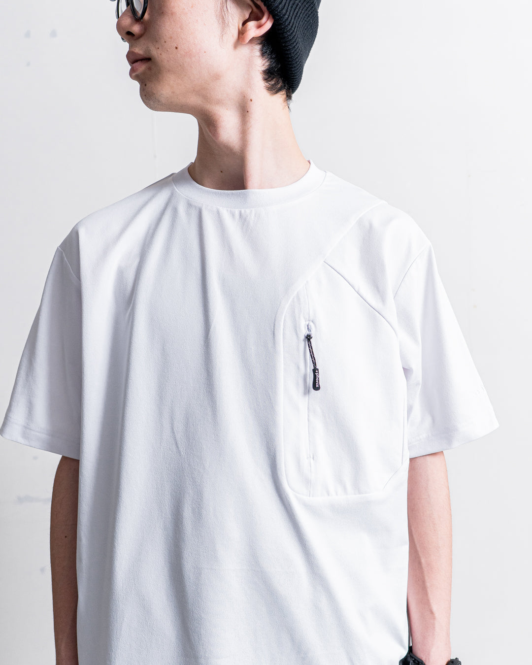 +phenix HIDDEN ZIP POCKET SHORT SLEEVE TEE