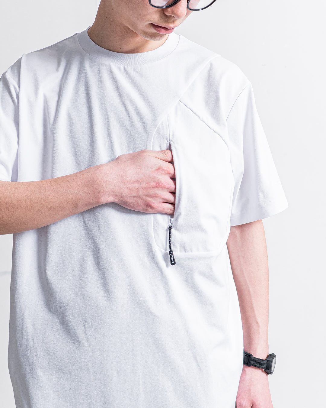+phenix HIDDEN ZIP POCKET SHORT SLEEVE TEE