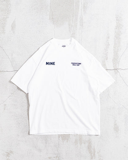 【collabolation】MINE x COOPERS TOWN BALL CAP Flock Print Tee