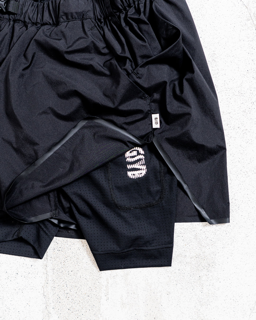 GSYB by CMF OUTDOOR GARMENT RUN SHORTS