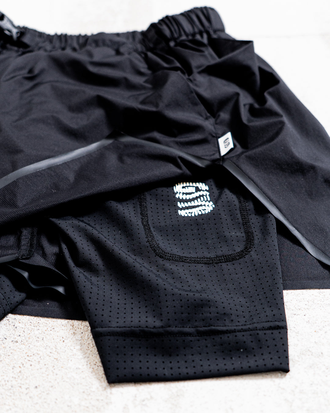 GSYB by CMF OUTDOOR GARMENT RUN SHORTS