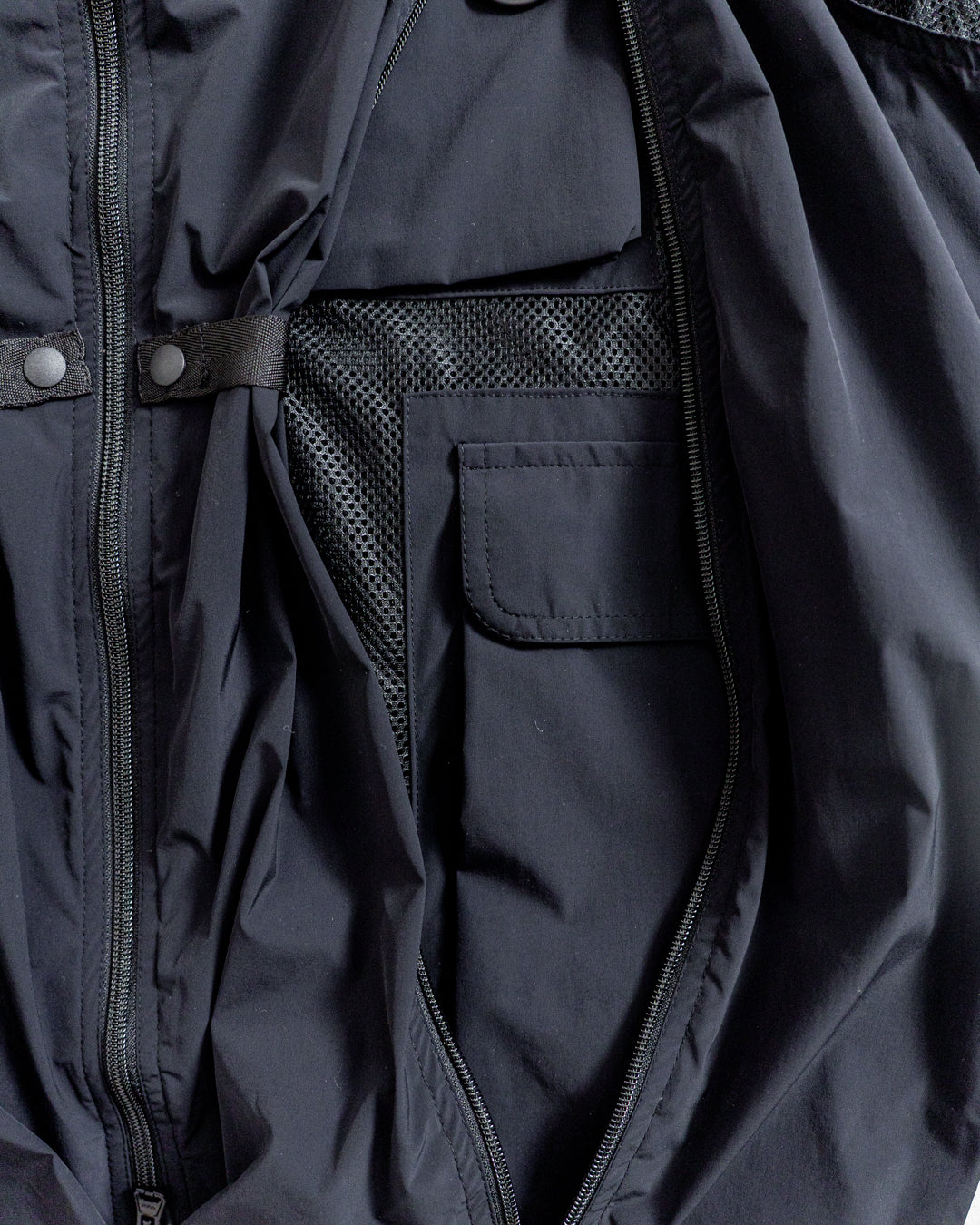 is-ness Technical Ventilation Vest